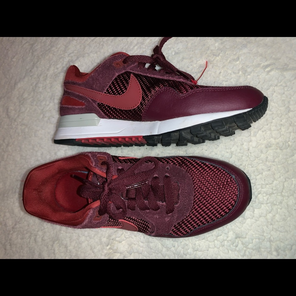 Nike Air Sneakers (Maroon)
